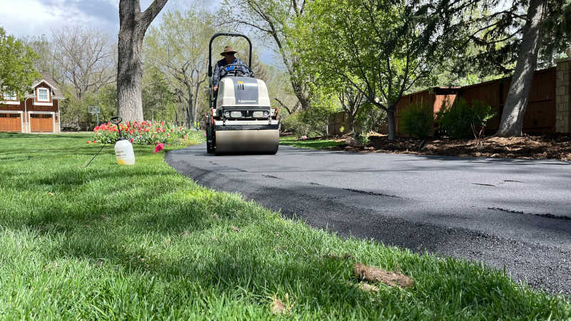 roller compacting asphalt